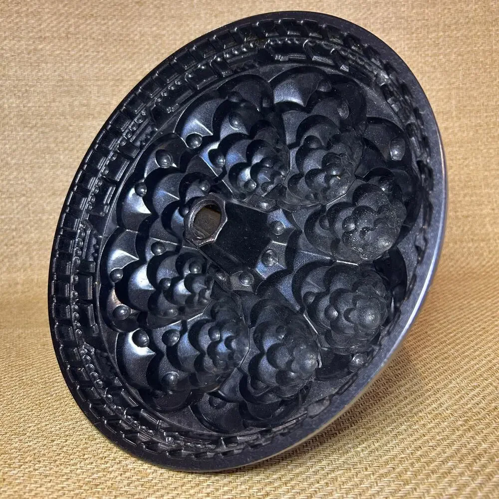 Nordic Ware Holiday Tree Bundt Pan Forest Cake Mold Aluminum